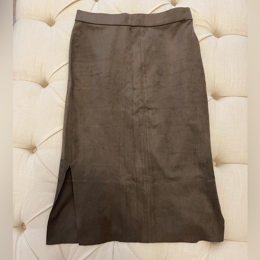Aritzia Wilfred Free Beautiful Suede MIDI Skirt Size 0 fits like 2